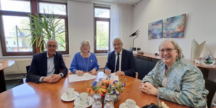 Foto: Gemeenten ondertekenen samenwerkingsovereenkomst voor gebiedsontwikkeling De Hoeven 26