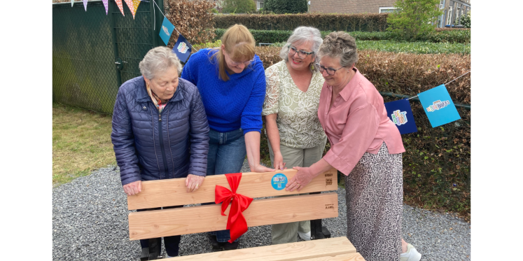 Foto: Buurtbankjes zorgen voor (nieuwe) ontmoetingen in Veldhoven én rest van Brainportregio