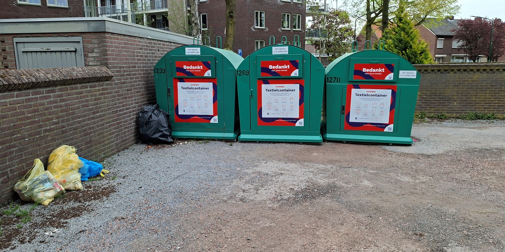 Foto: Lever textiel goed aan bij kledingcontainers