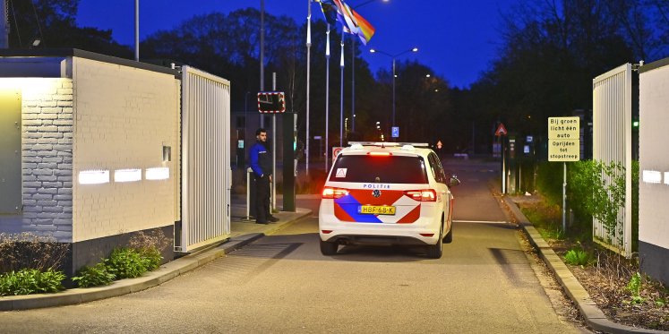 Foto: Vechtpartij met gewonden na steekincidenten op AZC in Budel