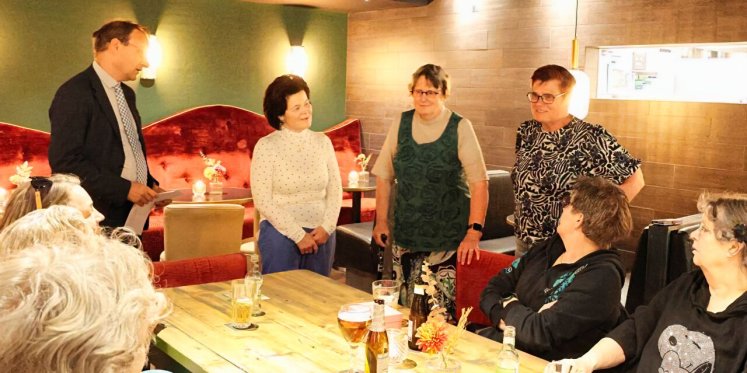 Foto: Gemeentelijke vrijwilligerspenning voor drie vrijwilligers Technika10