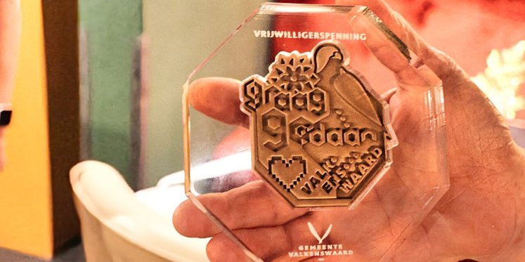 Foto: Gemeentelijke vrijwilligerspenning voor drie vrijwilligers Technika10