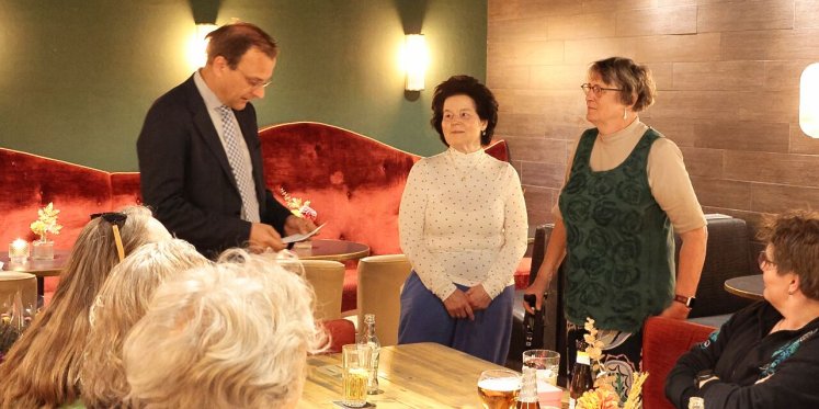 Foto: Gemeentelijke vrijwilligerspenning voor drie vrijwilligers Technika10