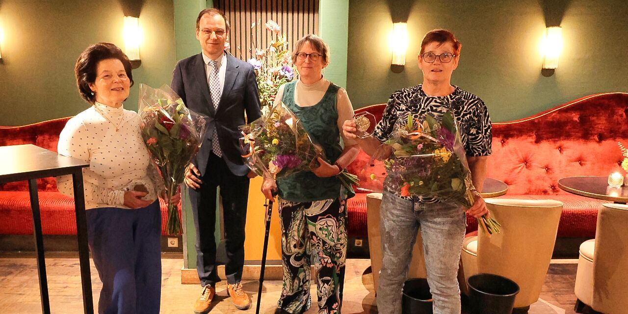 Foto: Gemeentelijke vrijwilligerspenning voor drie vrijwilligers Technika10