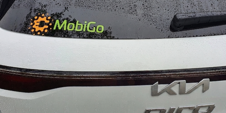 Foto: Valkenswaard krijgt twee openbare deelauto's in de Valkenierstraat