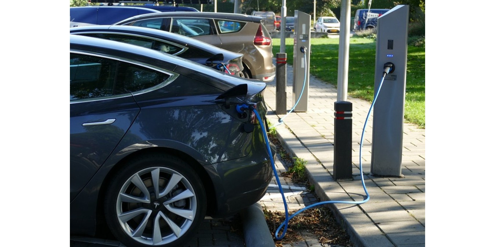 Foto: Nieuwe parkeerplaatsen voor opladen elektrische voertuigen