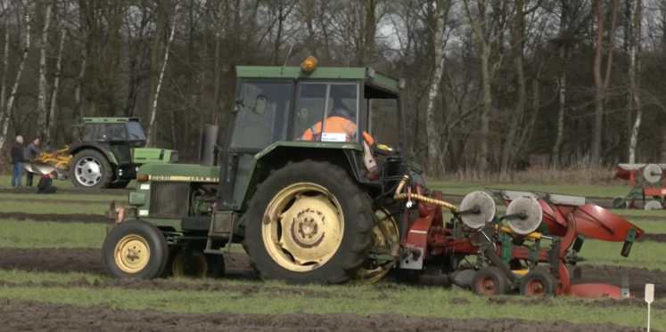 Foto: Lage Mierde sluit centrum af voor zwaar vrachtverkeer