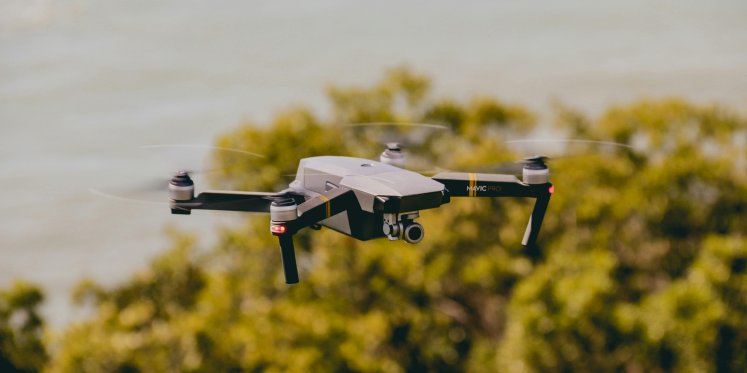 Foto: Vliegbasis Eindhoven gaat strenger handhaven op dronegebruik om vliegveiligheid te waarborgen