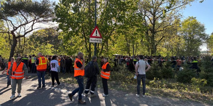 Foto: COA: ontruiming Budel uit voorzorg, door draaiende wind nam gevaar af