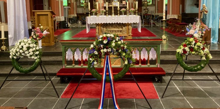 Foto: Drukbezochte Dodenherdenking in Reusel