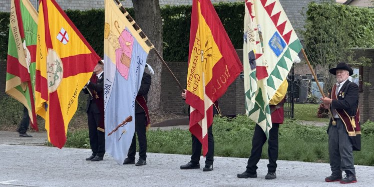 Foto: Drukbezochte Dodenherdenking in Reusel