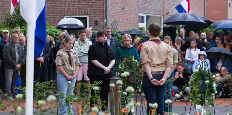 Foto: Dodenherdenking in Veldhoven in beeld