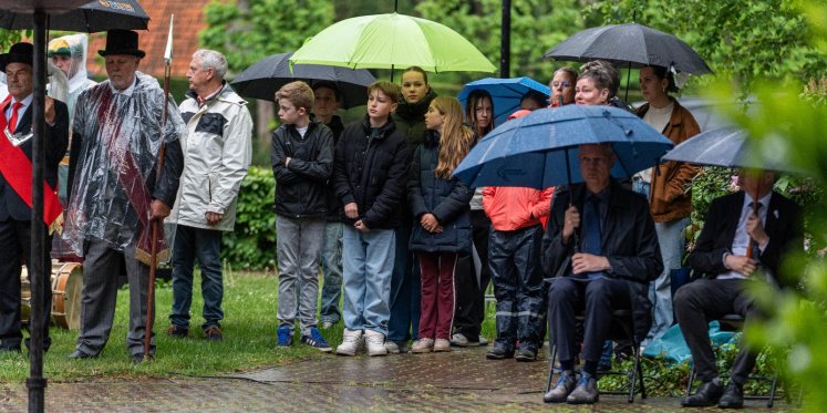 Foto: Dodenherdenking in Heeze met belangrijke rol voor jeugd