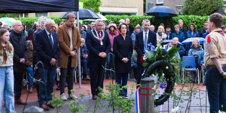 Foto: Dodenherdenking in Veldhoven in beeld