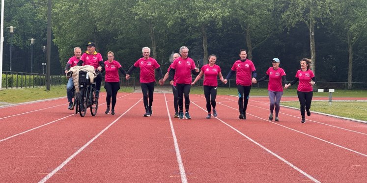 Foto: Hardlopers van GVAC brengen Bevrijdingsvuur naar Veldhoven