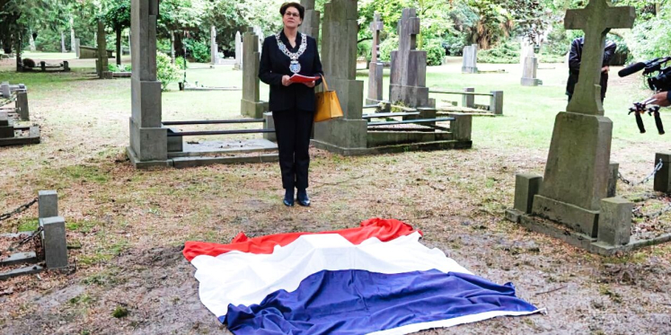 Foto: Herdenking oorlogsslachtoffers Valkenswaard en onthulling plaquette Jean Descubes
