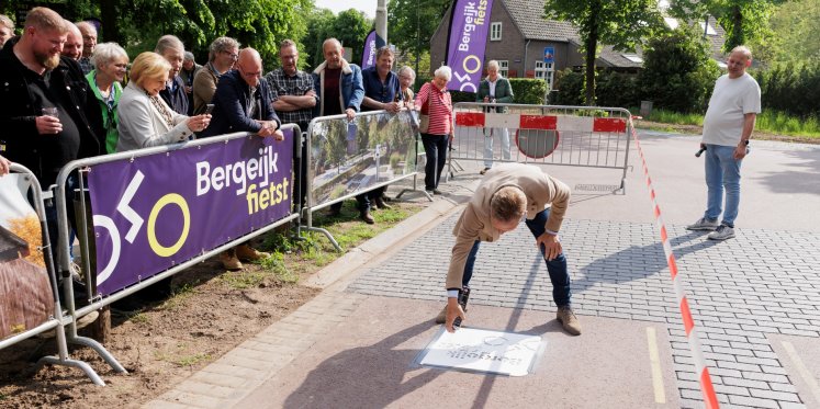 Foto: Fietsstraat Walik officieel geopend