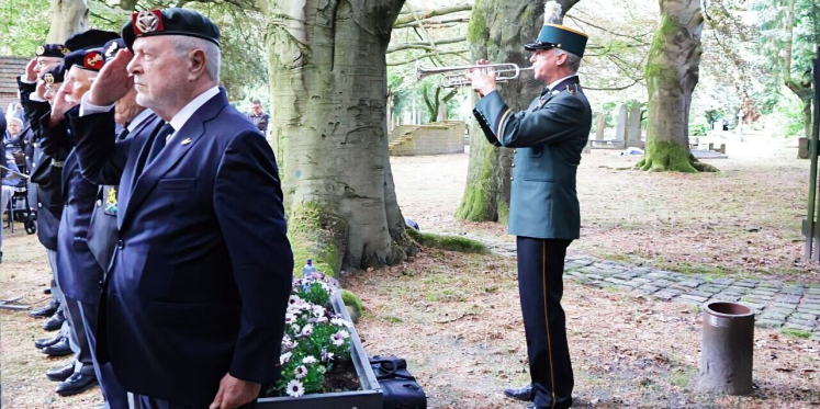 Foto: Herdenking oorlogsslachtoffers Valkenswaard en onthulling plaquette Jean Descubes