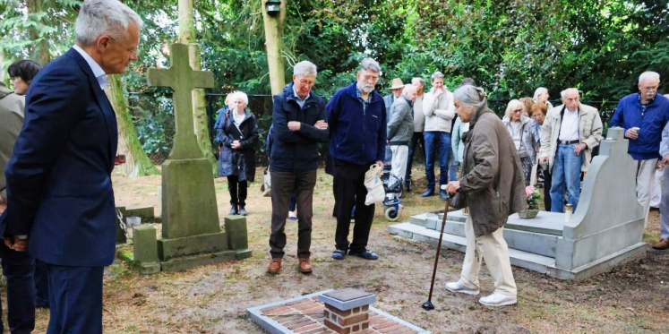 Foto: Herdenking oorlogsslachtoffers Valkenswaard en onthulling plaquette Jean Descubes