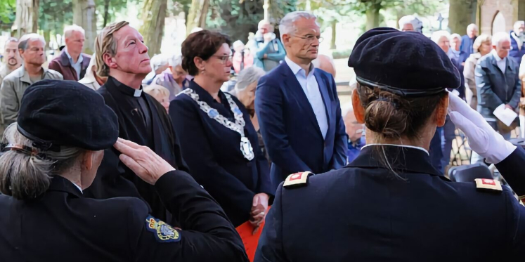 Foto: Herdenking oorlogsslachtoffers Valkenswaard en onthulling plaquette Jean Descubes