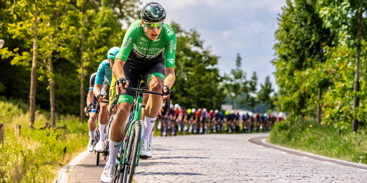 Foto: 77e editie van de Omloop der Kempen, met Olympisch schaatskampioene op de racefiets