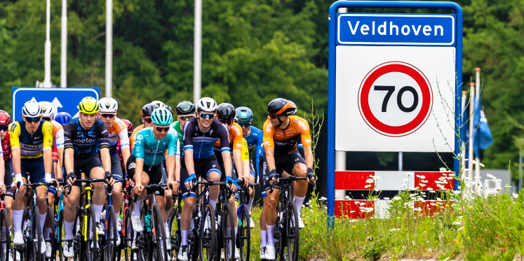 Foto: 77e editie van de Omloop der Kempen, met Olympisch schaatskampioene op de racefiets