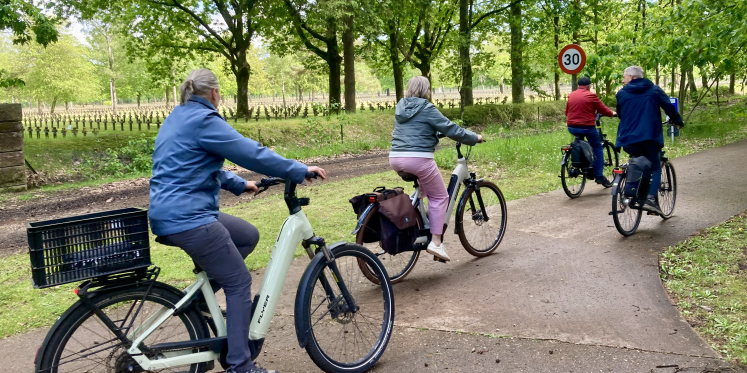 Foto: Aftrap nieuwe fietsroute ‘Oorlogsmomenten aan de grens’ in Lommel en Bergeijk