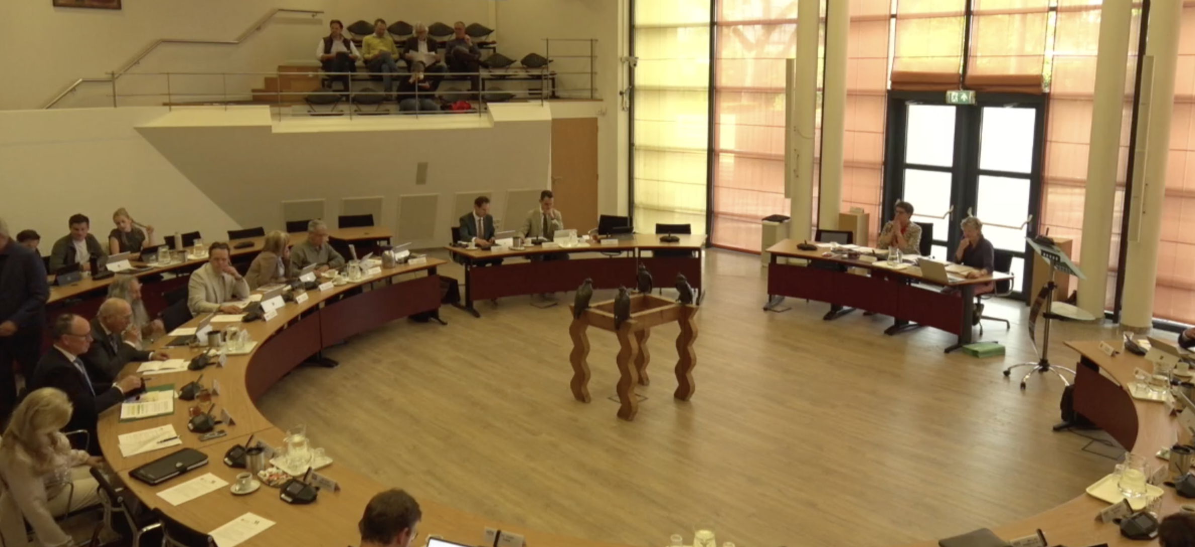 Foto: Raad Valkenswaard stemt in met tijdelijke huisvesting jongerenwerk in oude sportkantine De Vets