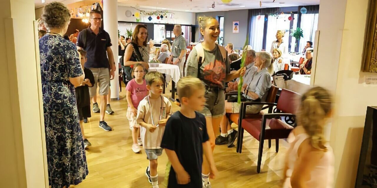 Foto: Zonovergoten Avondvierdaagse eindigt met feestelijke intocht
