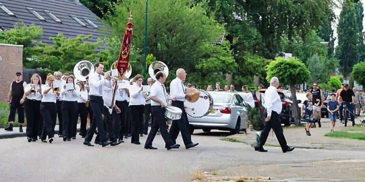 Foto: Zonovergoten Avondvierdaagse eindigt met feestelijke intocht