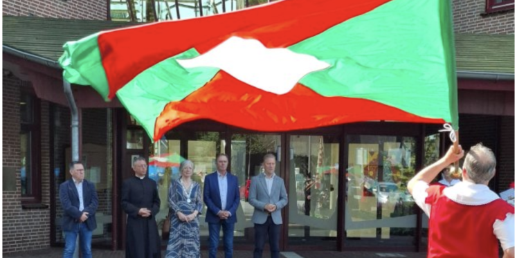 Foto: Jaarlijkse vendelgroet Sint Jorisgilde in Reusel