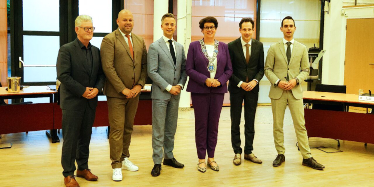 Foto: Valkenswaard heeft een nieuw college en neemt afscheid van twee wethouders