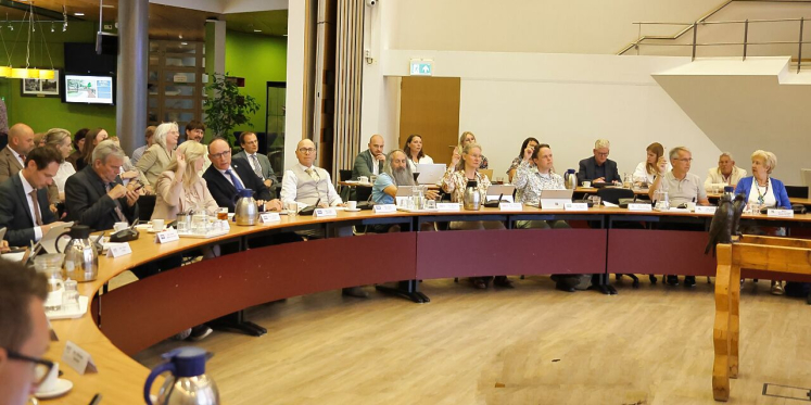 Foto: Valkenswaard heeft een nieuw college en neemt afscheid van twee wethouders