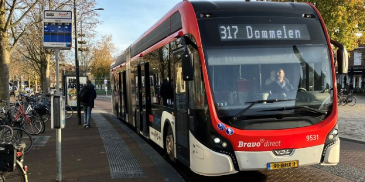 Foto: Buslijnen 317 en 318 rijden weer via Markt in Valkenswaard