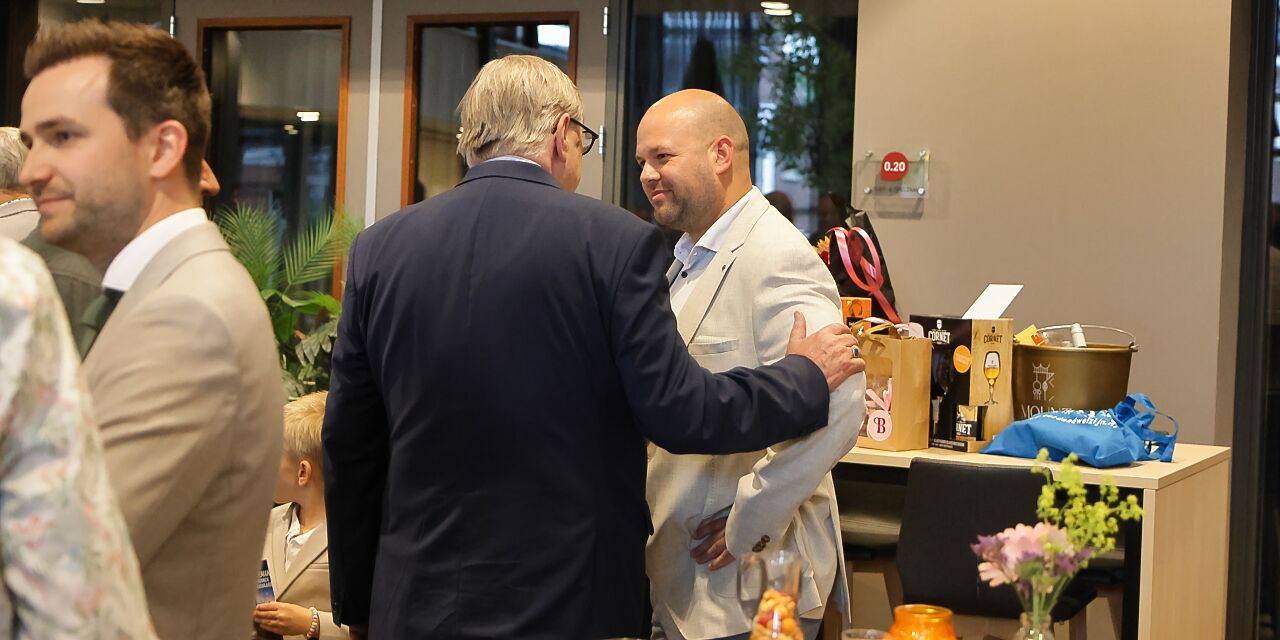 Foto: Afscheid drie wethouders Cranendonck in ontspannen sfeer