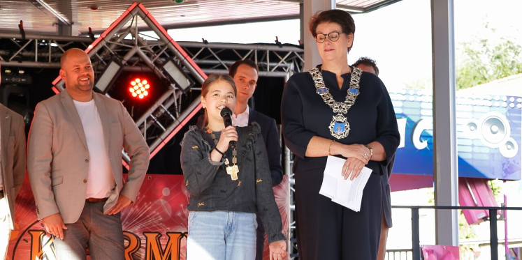 Foto: Vrijwilligerspenning bij opening kermis Borkel en Schaft