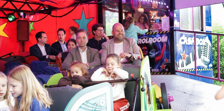 Foto: Vrijwilligerspenning bij opening kermis Borkel en Schaft
