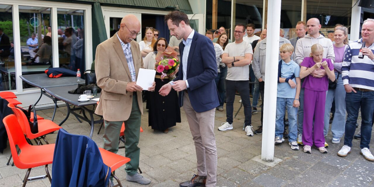 Foto: Gemeentelijke vrijwilligerspenning voor Cis Vogel