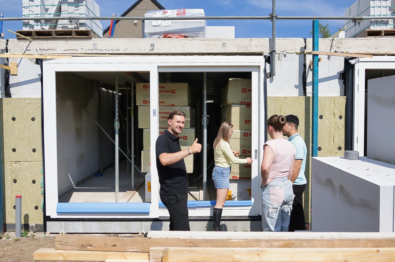 Foto: Feestelijke start bouw 12 starterswoningen De Wilde Wingerd in Valkenswaard