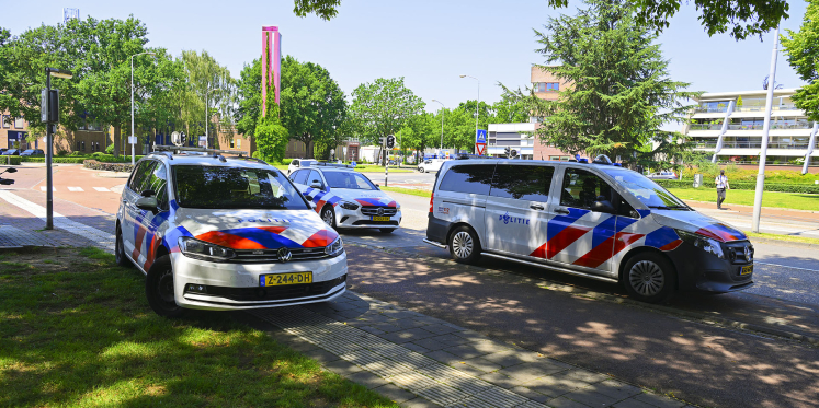 Foto: Man aangehouden na lek steken van vier autobanden bij Citycentrum in Veldhoven
