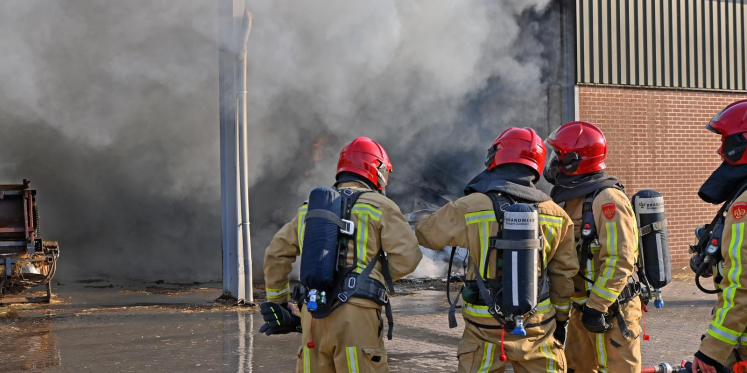 Foto: Brand in loods melkveebedrijf in Casteren vermoedelijk ontstaan door broei in hooi