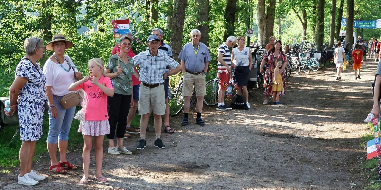 Foto: Avondvierdaagse Heeze afgesloten met warme slotdag