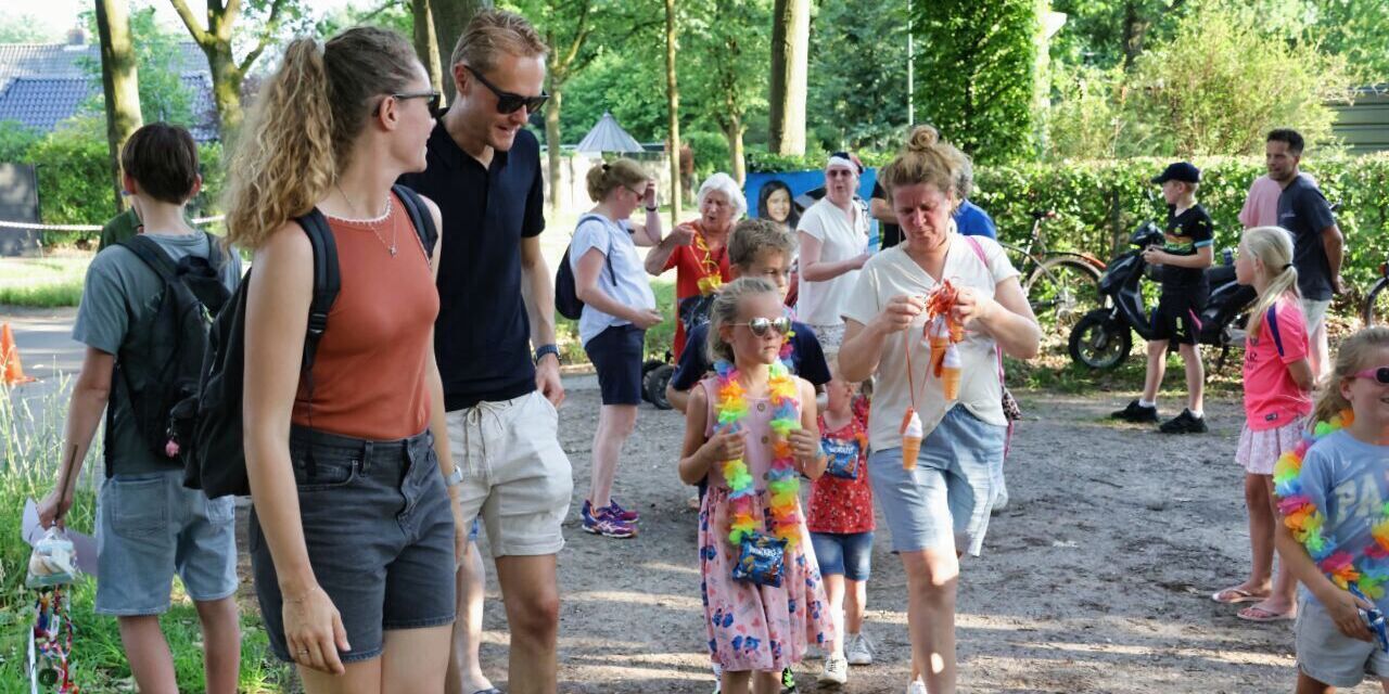 Foto: Avondvierdaagse Heeze afgesloten met warme slotdag