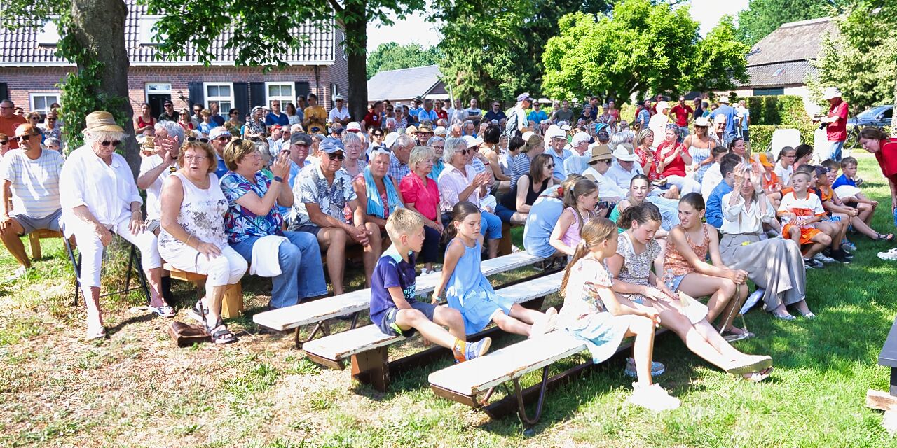 Foto: Wagenspel KNAL trekt ondanks warmte veel publiek