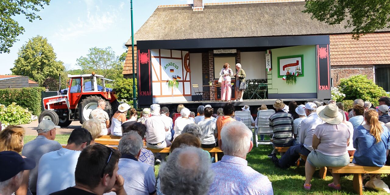 Foto: Wagenspel KNAL trekt ondanks warmte veel publiek