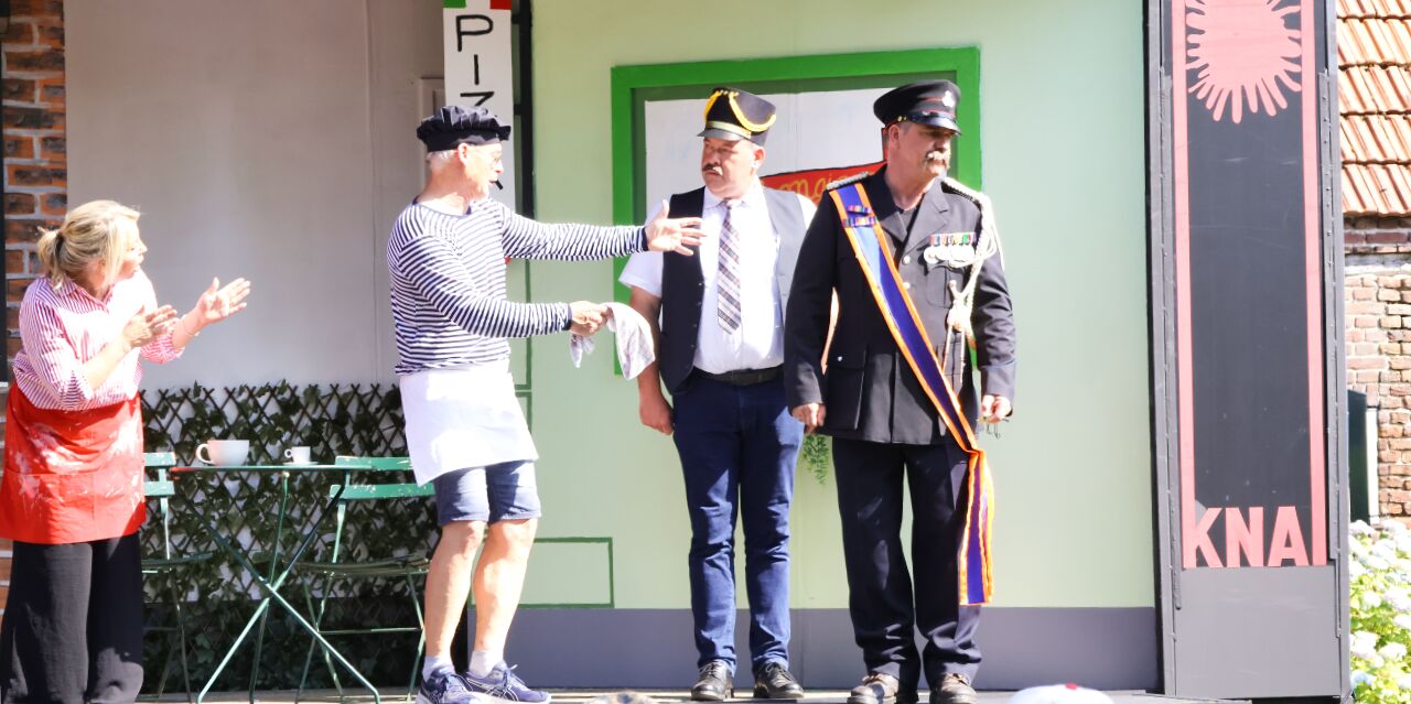 Foto: Wagenspel KNAL trekt ondanks warmte veel publiek