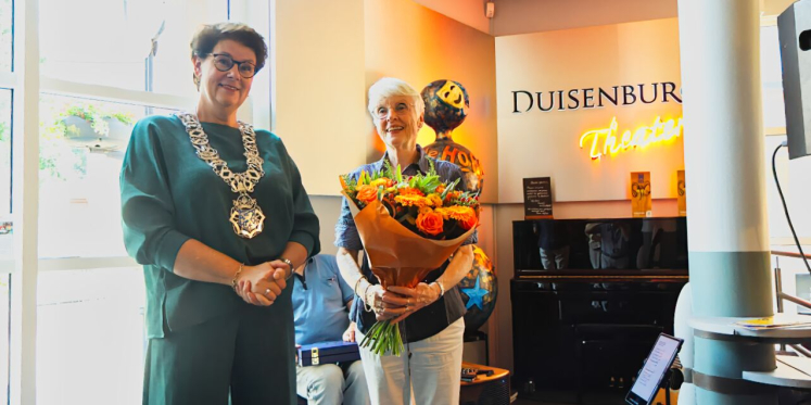 Foto: Koninklijke onderscheiding voor Bep Broekhuijse-Steegers