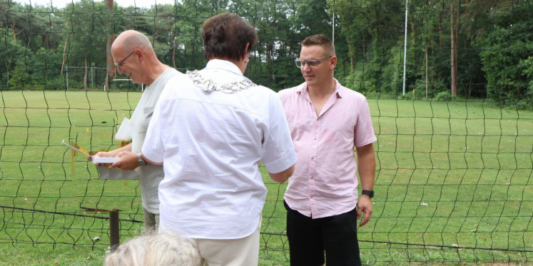 Foto: Gemeentelijke vrijwilligerspenning voor drie vrijwilligers van VVH
