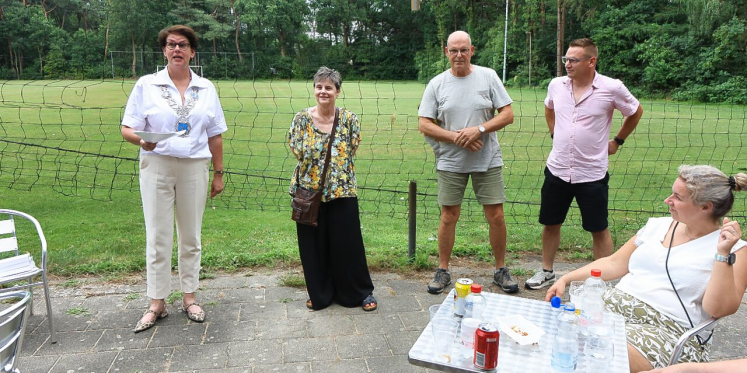 Foto: Gemeentelijke vrijwilligerspenning voor drie vrijwilligers van VVH