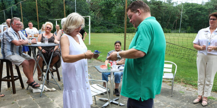 Foto: Gemeentelijke vrijwilligerspenning voor drie vrijwilligers van VVH